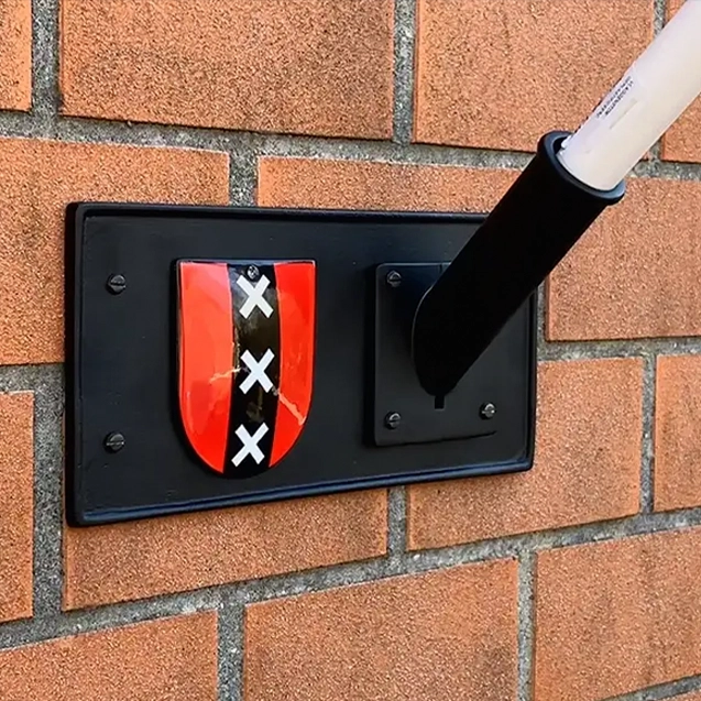 Unieke vlaggenstokhouder met Emaille wapenschild