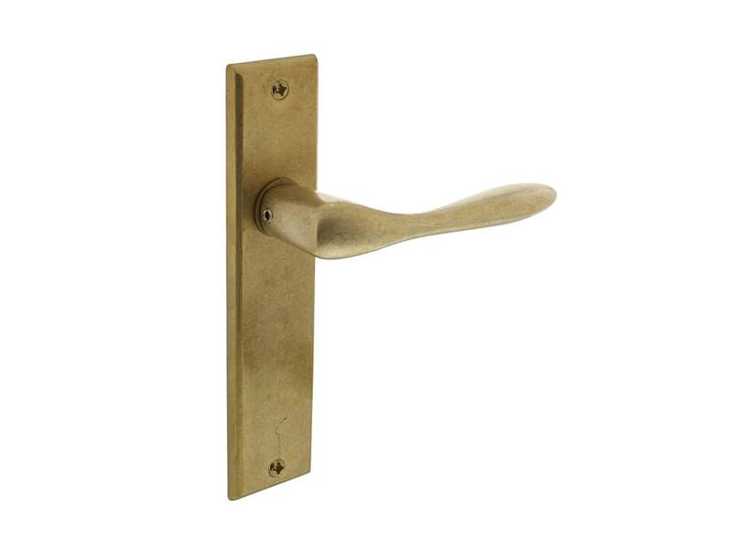 Intersteel Deurkruk Banaan met schild blind messing getrommeld