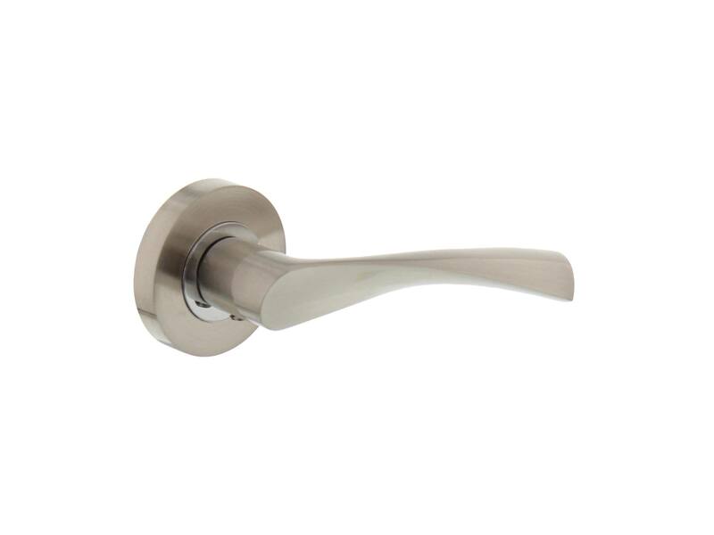 Intersteel Deurkruk Giussy op rozet Chroom