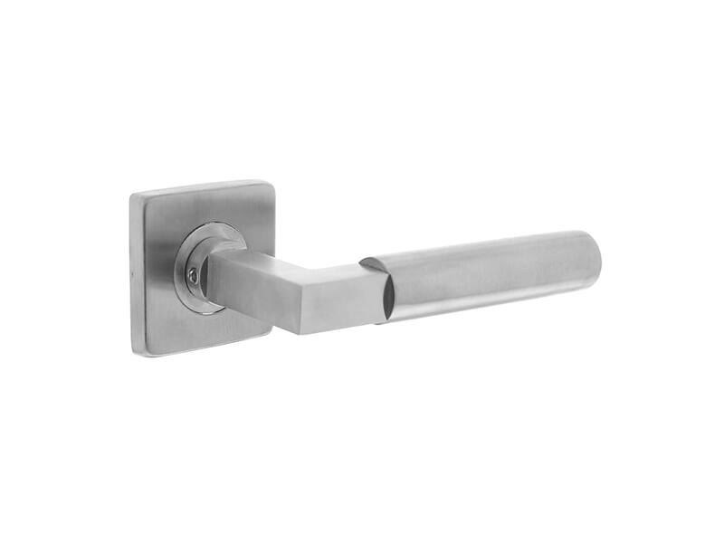 Intersteel Deurkruk Bau-stil op vierkant rozet rvs geborsteld