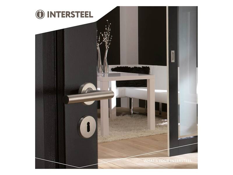 Intersteel Deurkruk Hoek 9° geveerd op rozet 53x10 met ring rvs geborsteld