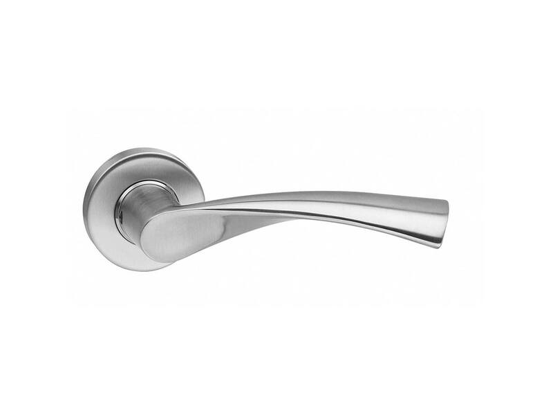 Intersteel Deurkruk Vlinder geveerd op rozet 52x10 met ring rvs geborsteld