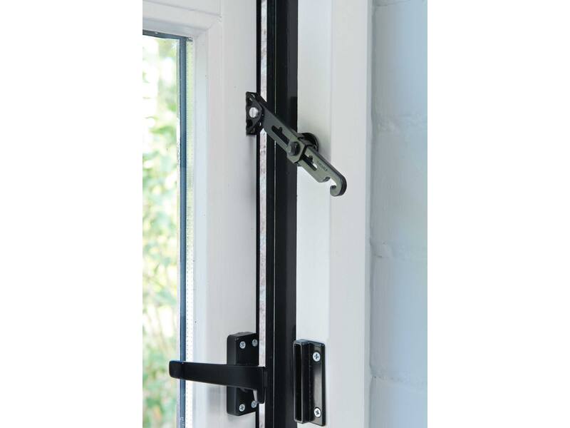 SecuMax Raamuitzetter 720 Zwart - buitendraaiend Blackline