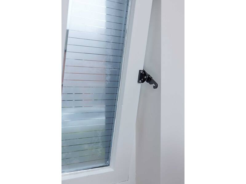 SecuMax Raamuitzetter 721 Zwart - binnendraaiend Blackline