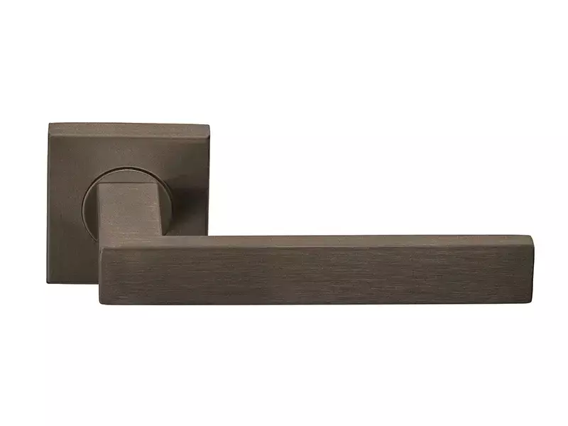 Gatdeel rechts Brons Formani Basics BSQ2-G geveerde op Rozet