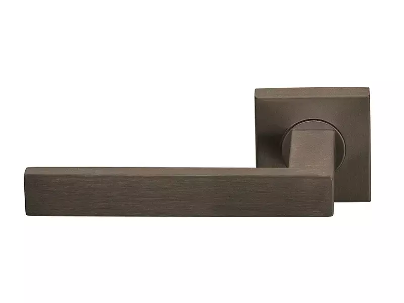 Gatdeel links Brons Formani Basics BSQ2-G geveerde op Rozet