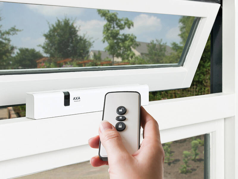Raamopener Wit AXA Remote klepraam 2902-00-98 met afstandbediening