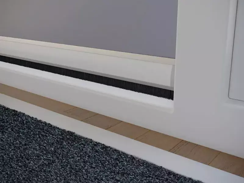 Deurtochtstrip Deco, Aluminium met witte metalen afdekkap