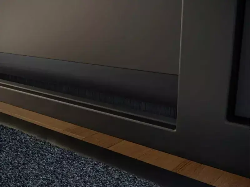 Deurtochtstrip Deco, Aluminium met zwarte metalen afdekkap