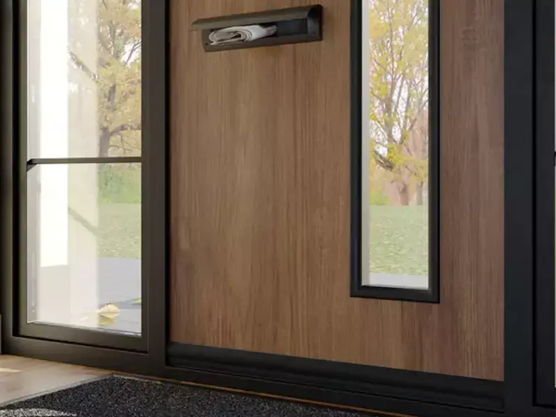 Deurtochtstrip Deco, Aluminium met zwarte metalen afdekkap