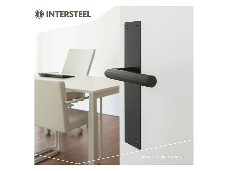 Intersteel Deurkruk Zwart Jura op schild 250x55x2mm Blind 135mm