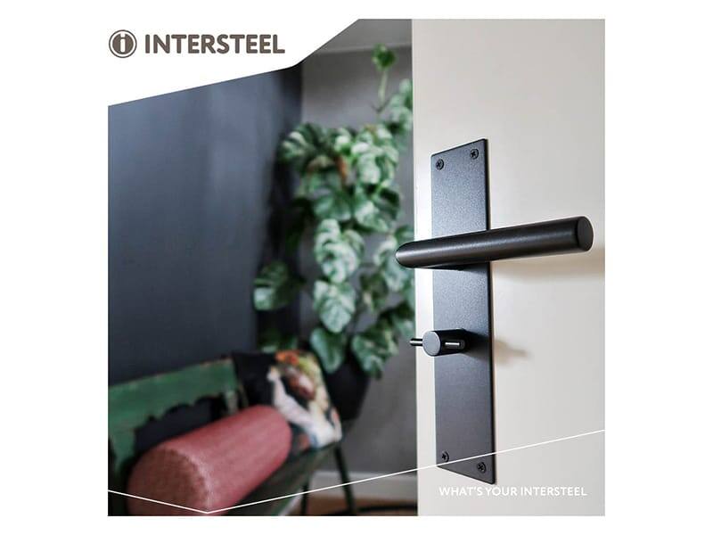Intersteel Deurkruk Zwart Jura op schild 250x55x2mm WC63 8mm stift