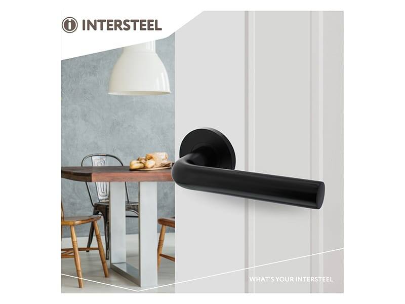 Intersteel Deurkruk Zwart Recht op ronde rozet 55x8mm 135mm