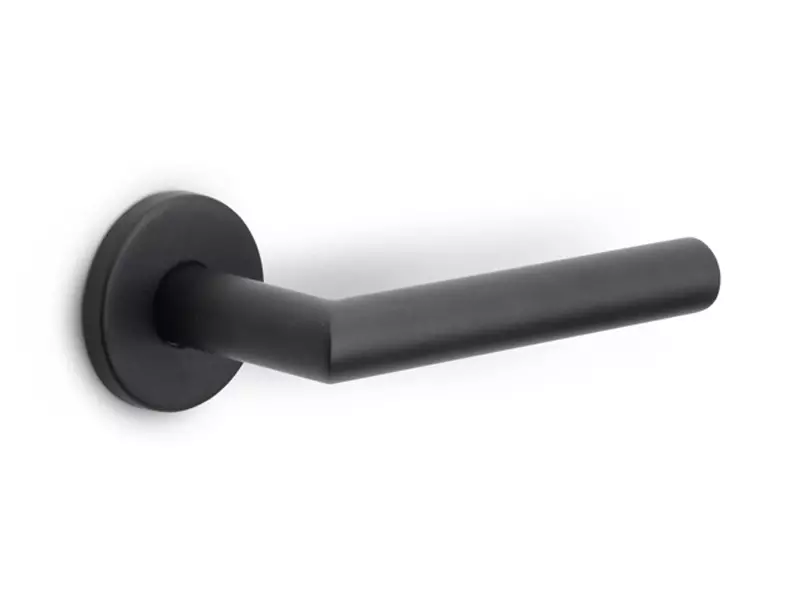Deurklink Zwart Milaan 135mm op ronde verende rozet