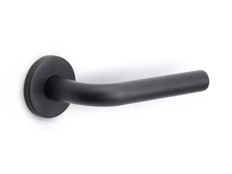 Deurklink Zwart Verona 135mm op ronde verende rozet