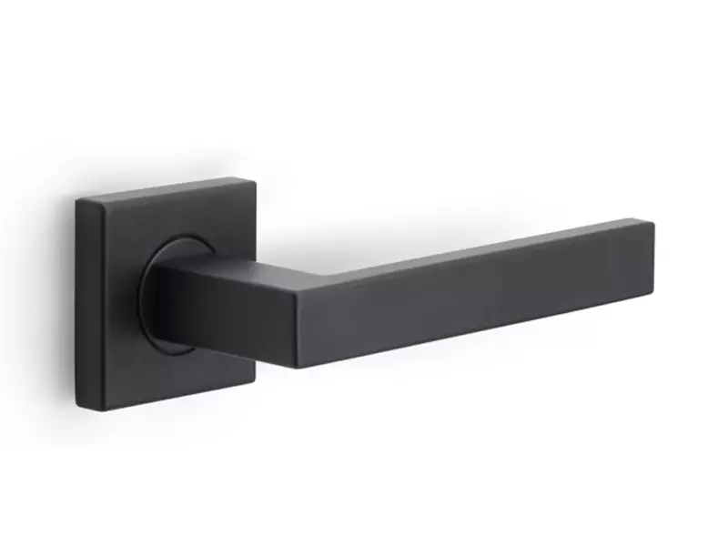 Deurklink Zwart Siena 135mm op vierkante verende rozet