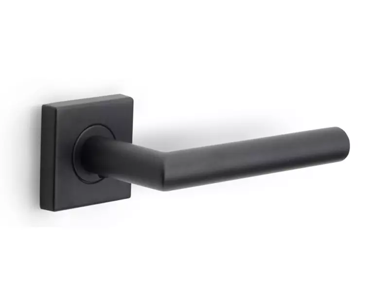 Deurklink Zwart Palermo 135mm op vierkante verende rozet
