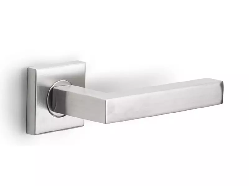 Deurklink RVS Napels 135mm op vierkante verende rozet