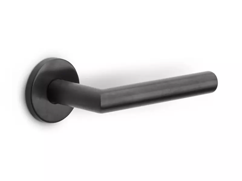 Deurklink Gunmetal PVD Milaan 135mm op ronde verende rozet