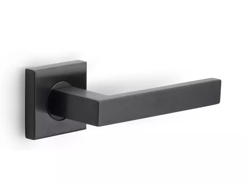 Deurklink Gunmetal PVD Siena 135mm op vierkante verende rozet