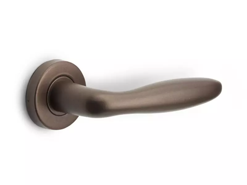 Deurklink Brons Bologna 137mm op ronde verende rozet
