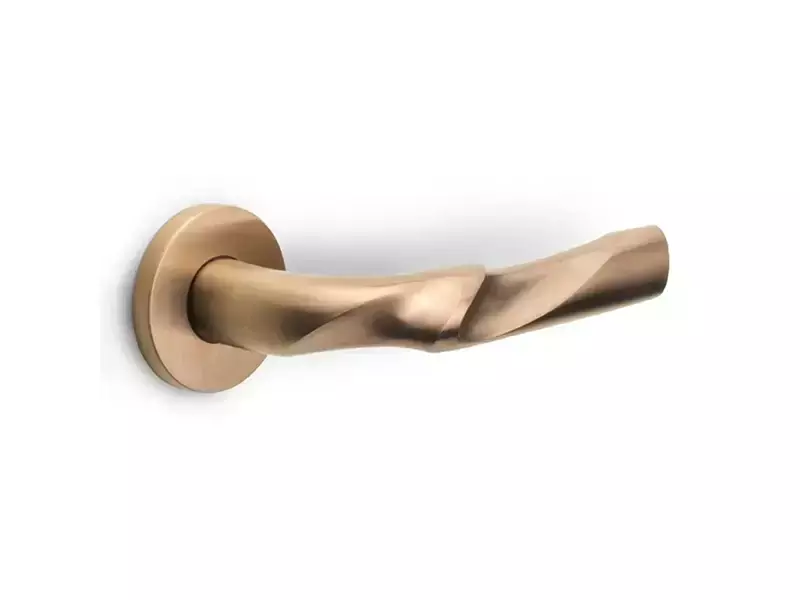 Deurkruk Licht brons PVD Zaha Hadid Eleez ZH100-G geveerd op rozet