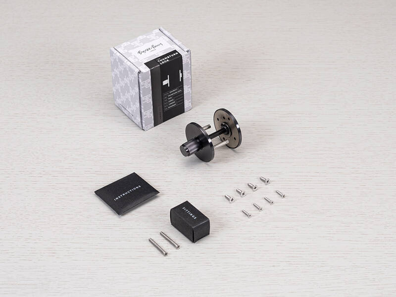 WC-sluiting Linear Zwart stripe milled rond 57mm
