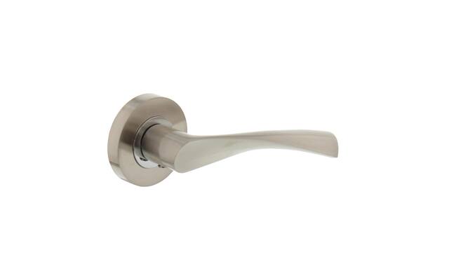 Intersteel Deurkruk Giussy op rozet Chroom