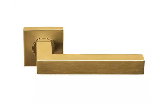 Deurkruk Mat goud PVD Formani Basics BSQ1-G geveerde op Rozet