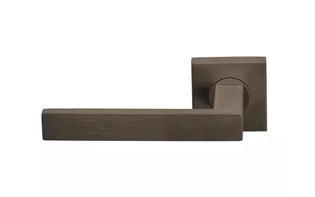 Gatdeel links Brons Formani Basics BSQ2-G geveerde op Rozet