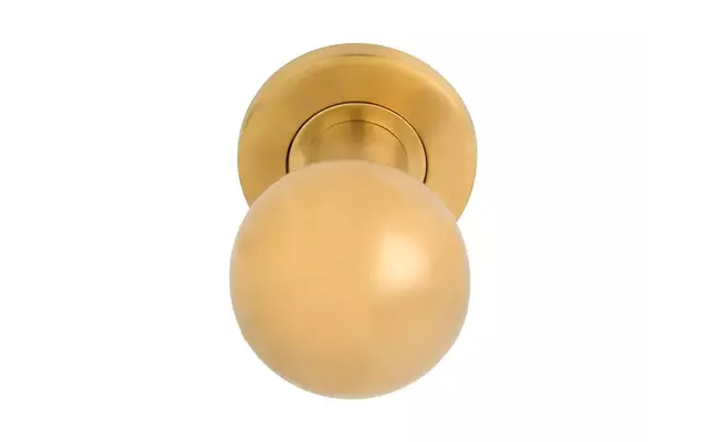 Voordeurknop Mat Goud PVD Rond 50 mm Draaibaar op Rozet – LB501D