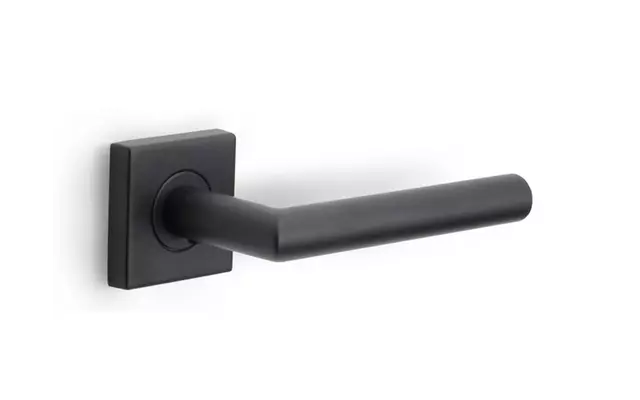 Deurklink Zwart Palermo 135mm op vierkante verende rozet