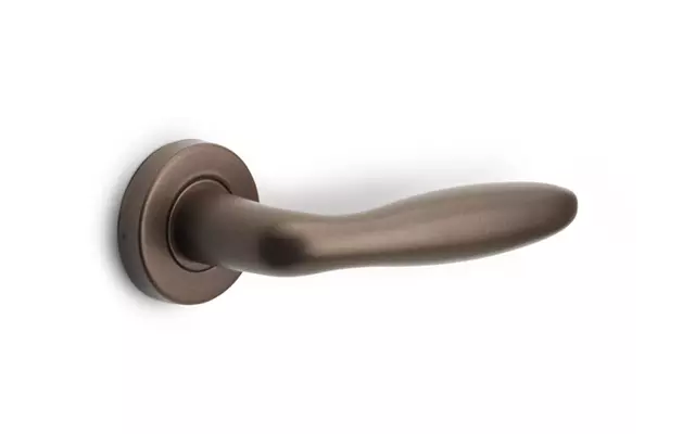 Deurklink Brons Bologna 137mm op ronde verende rozet