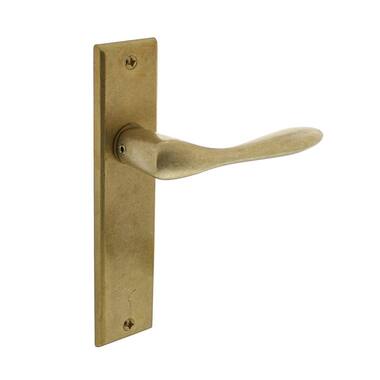 Intersteel Deurkruk Banaan met schild blind messing getrommeld