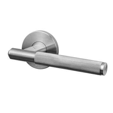 Deurkruk Linear RVS stripe milled op ronde verende rozet 145mm